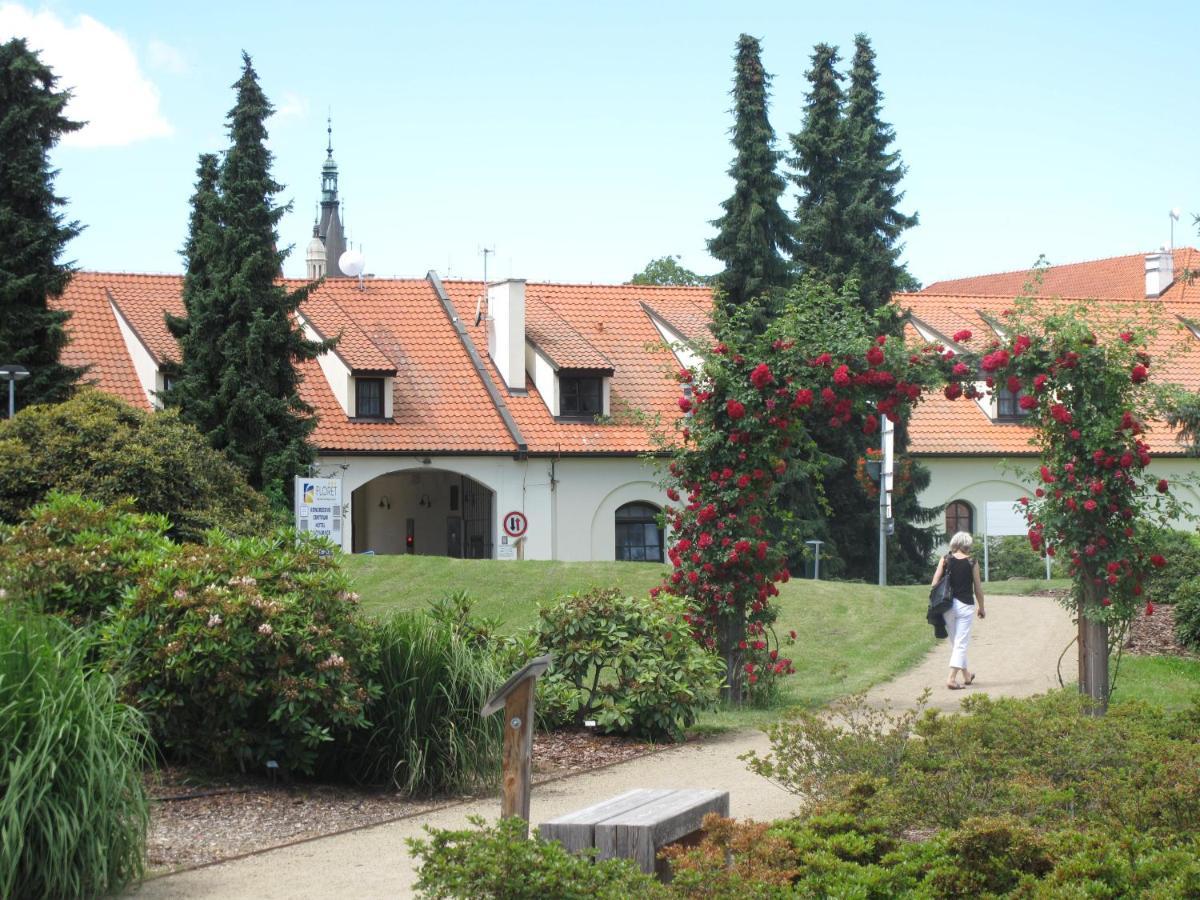 Hotel Floret Průhonice Zewnętrze zdjęcie