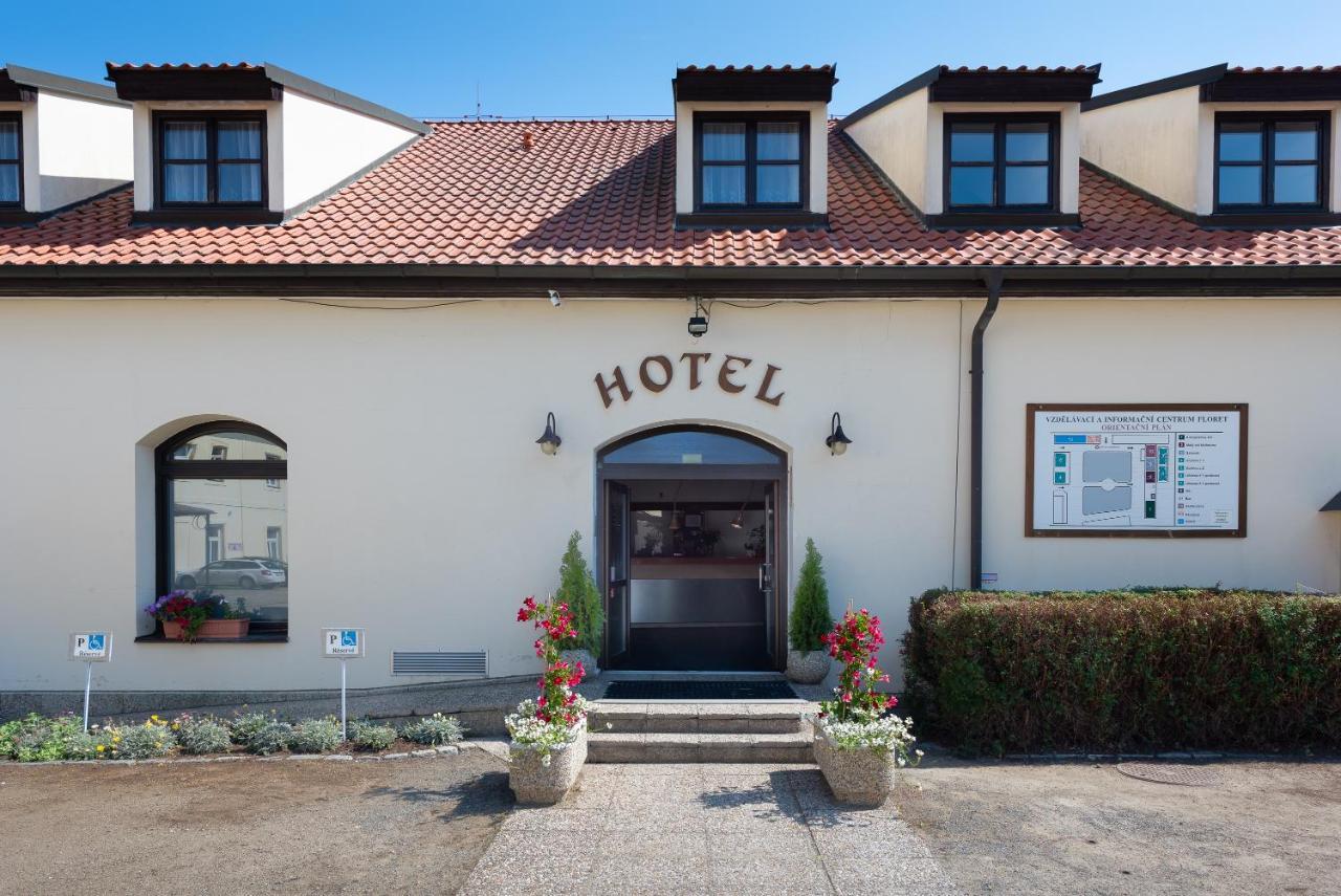 Hotel Floret Průhonice Zewnętrze zdjęcie