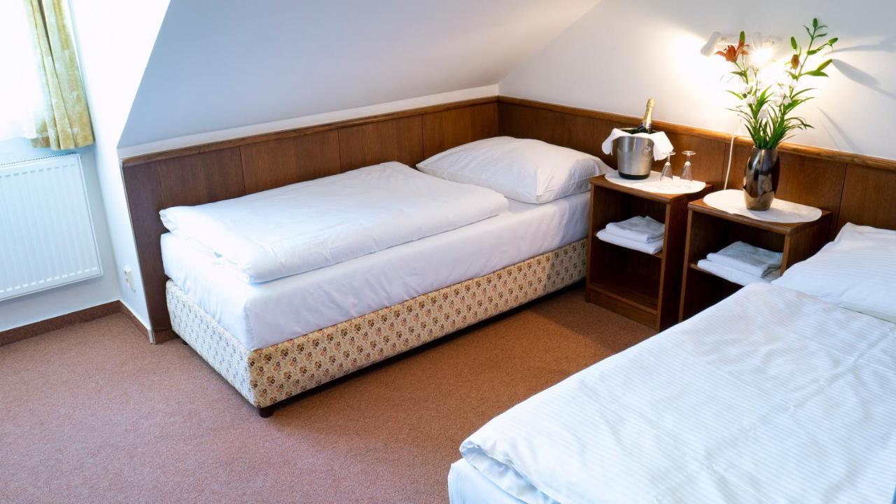 Hotel Floret Průhonice Zewnętrze zdjęcie