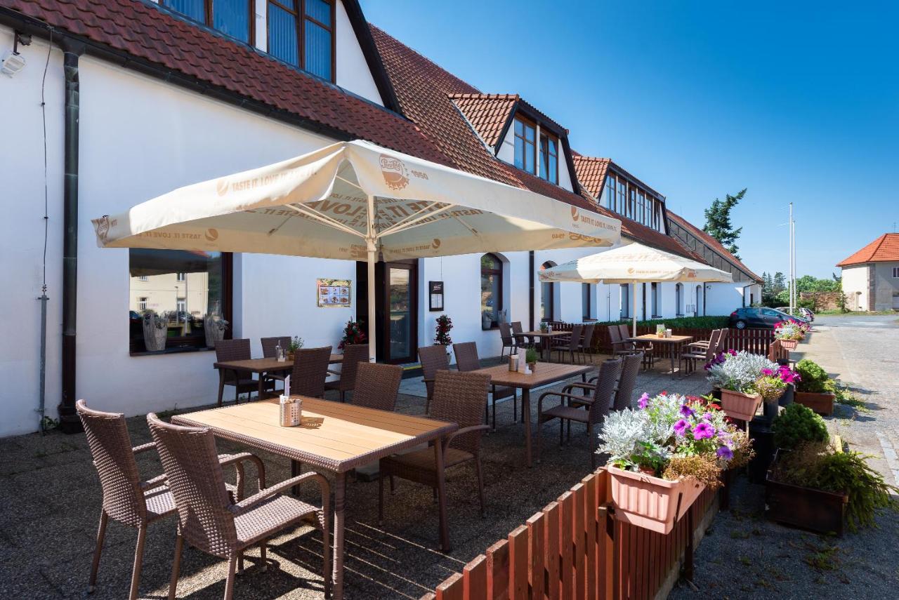 Hotel Floret Průhonice Zewnętrze zdjęcie