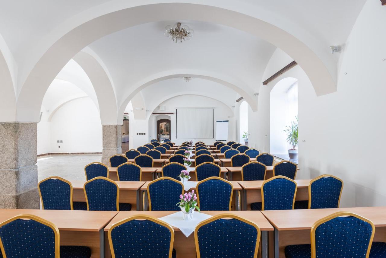 Hotel Floret Průhonice Zewnętrze zdjęcie