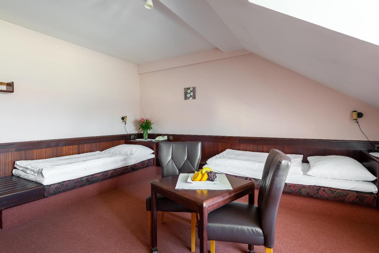 Hotel Floret Průhonice Zewnętrze zdjęcie