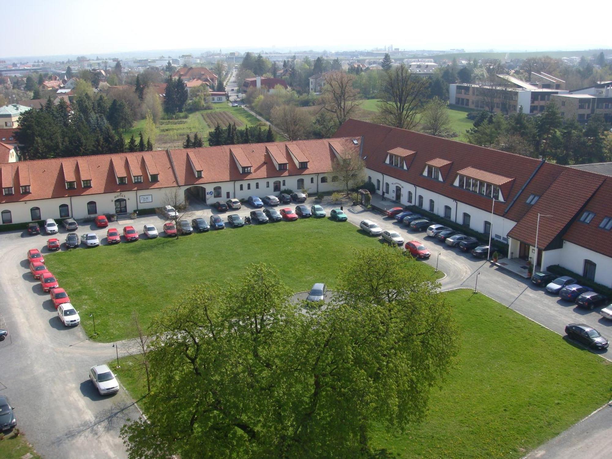 Hotel Floret Průhonice Zewnętrze zdjęcie