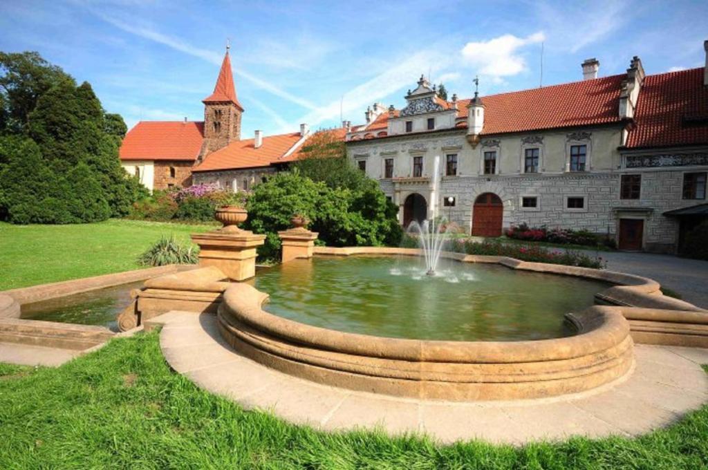 Hotel Floret Průhonice Zewnętrze zdjęcie